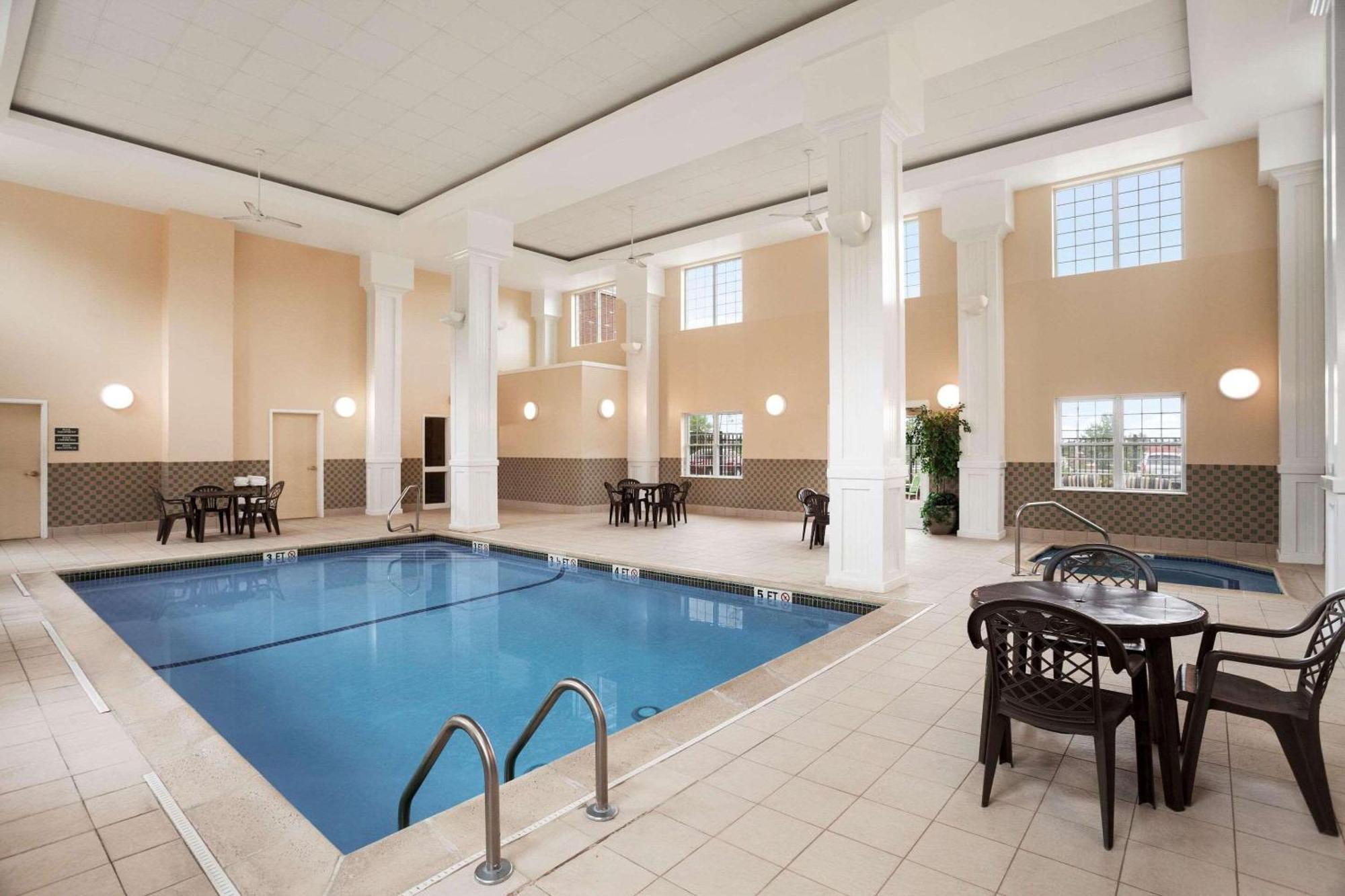 Four Points By Sheraton Bedford Manchester Airport Экстерьер фото