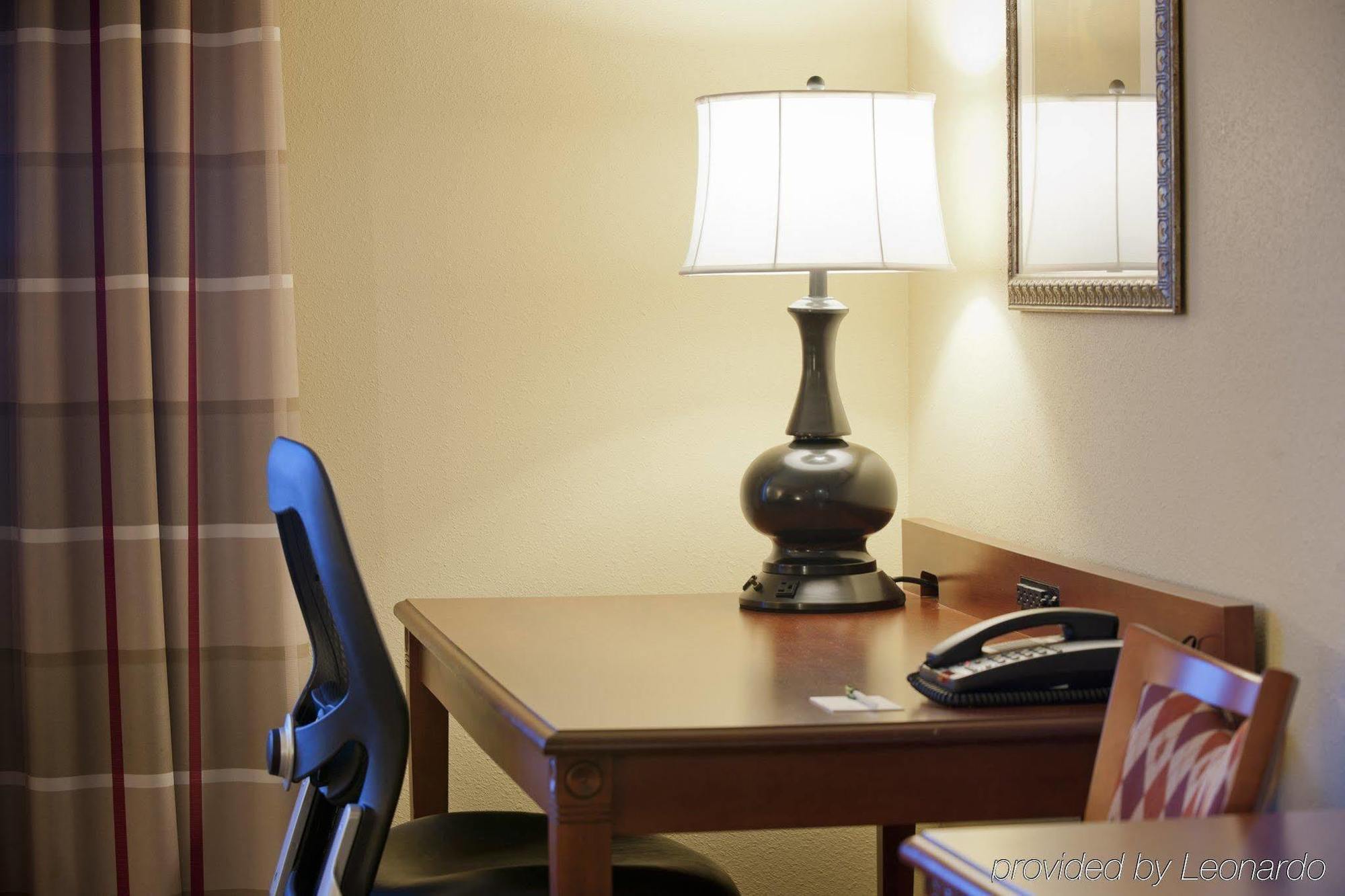 Four Points By Sheraton Bedford Manchester Airport Номер фото