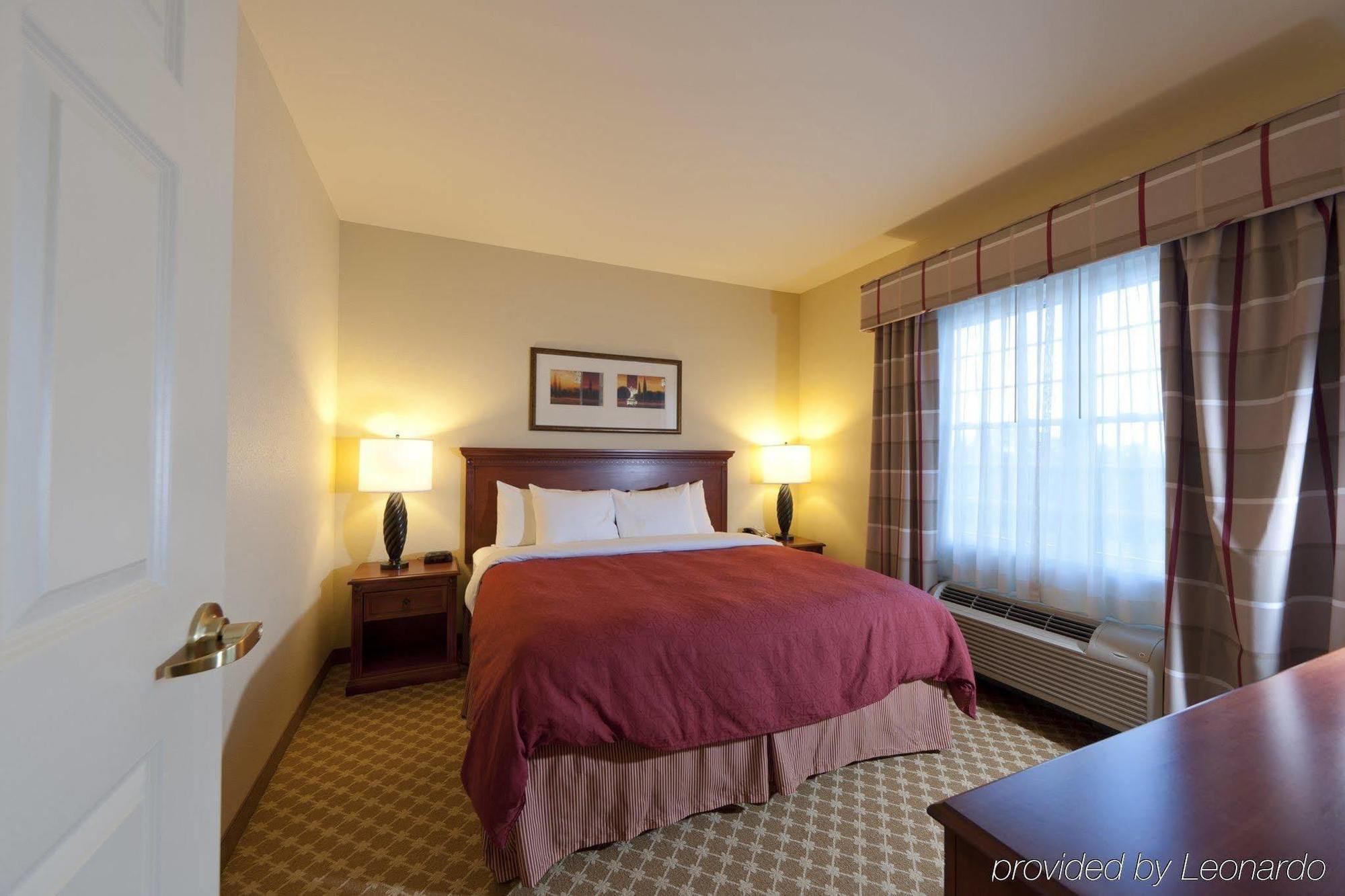 Four Points By Sheraton Bedford Manchester Airport Номер фото